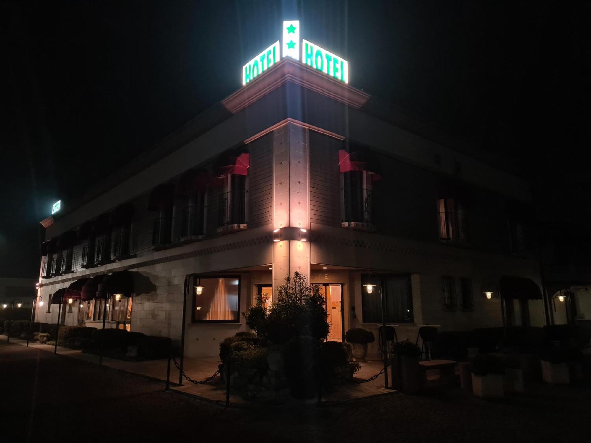 Hotel Lenotel Exterior photo